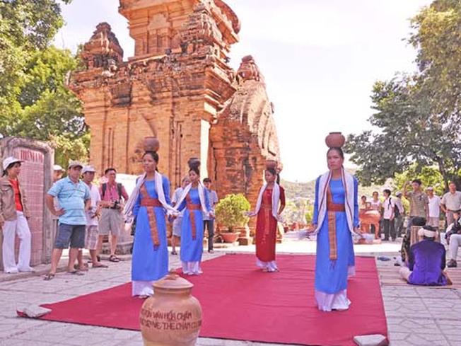 Lễ hội tháp bà Ponagar Ở Nha Trang