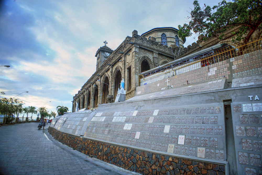 Đường đi nhà thờ đá Nha Trang