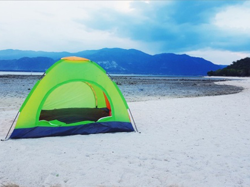 Cắm trại ngay trên biển